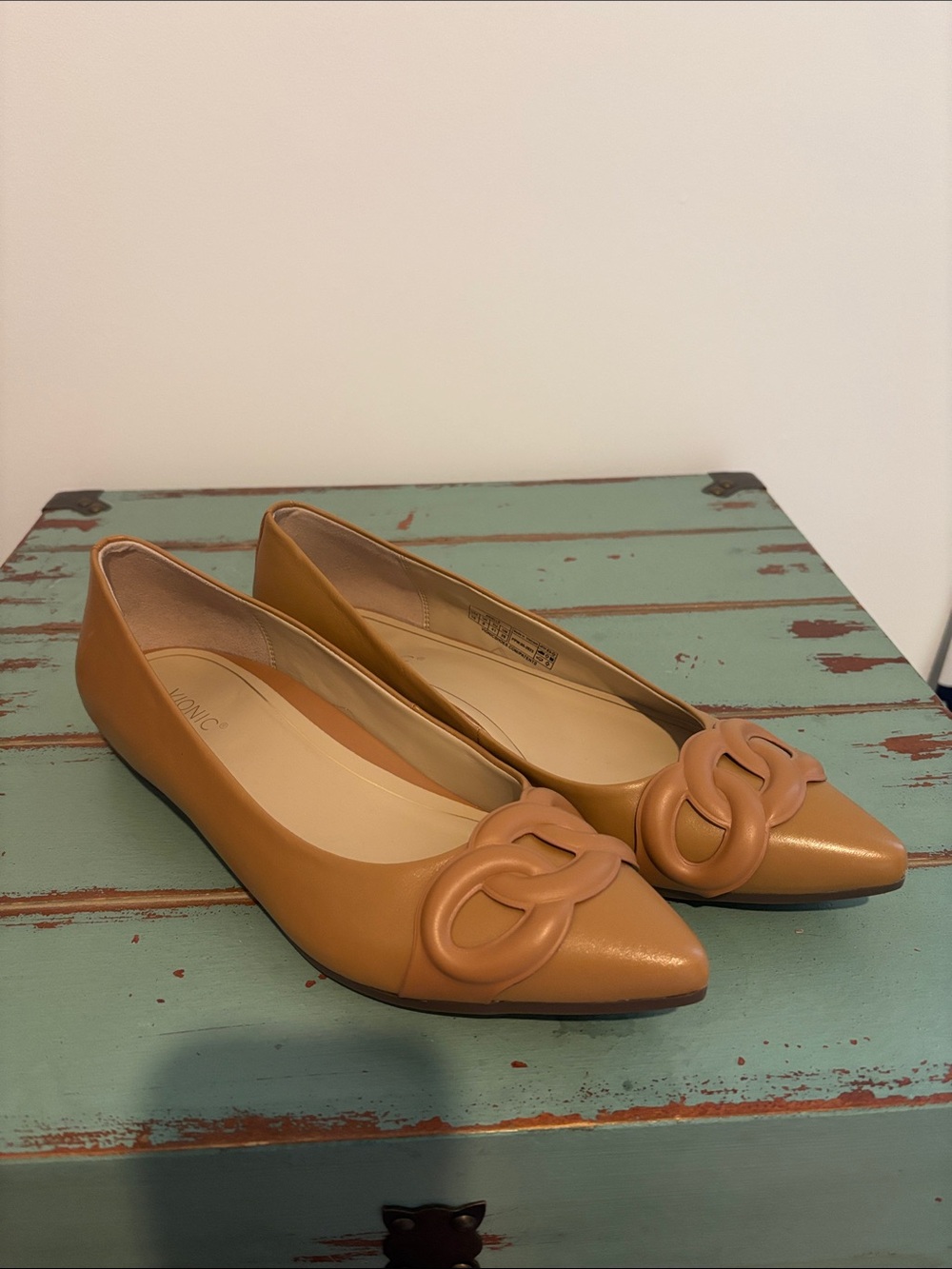 NWOT Vionic Tan Pointed Toe Flats with Knot Detail